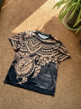 Tribal Samoa Print Short Sleeve Shirt - Black and Tan Turtle Pattern